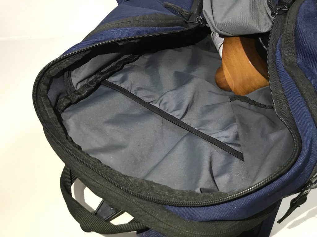 メインポケット 内部